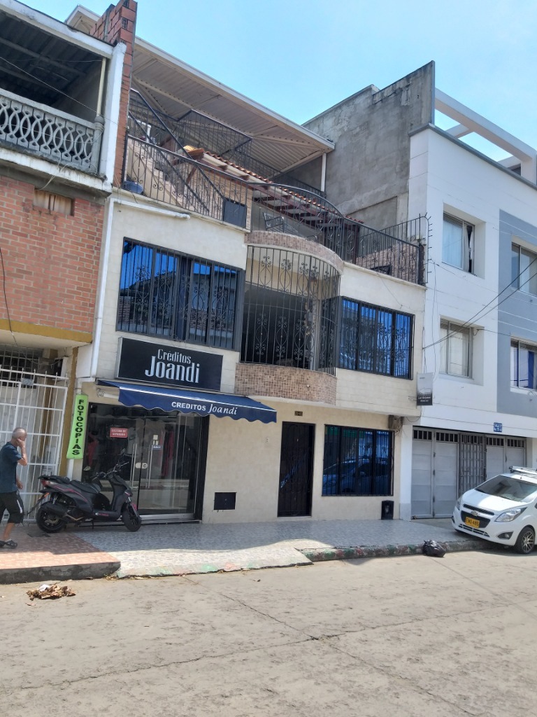 Casa con local en arriendo en buenaventura